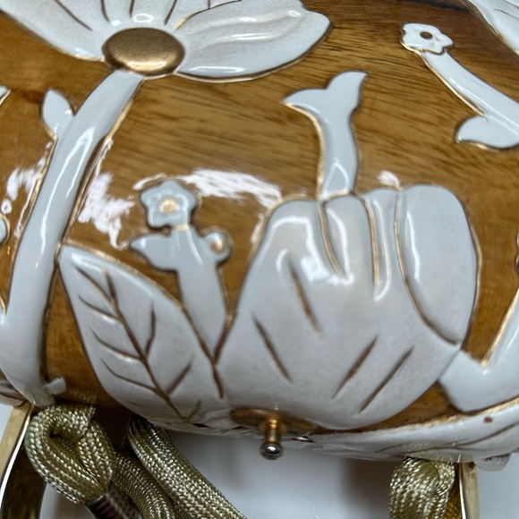 SOLD Timmy Woods Rare Hand Carved White Flower Purse Clutch Minaudiere Shoulder - Picture 6 of 16